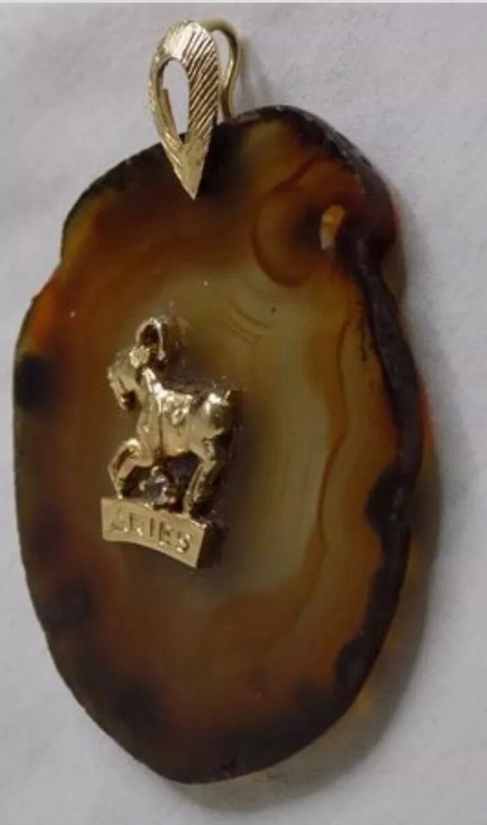 Vintage Zodiac Aries 14K Gold and Agate Pendant