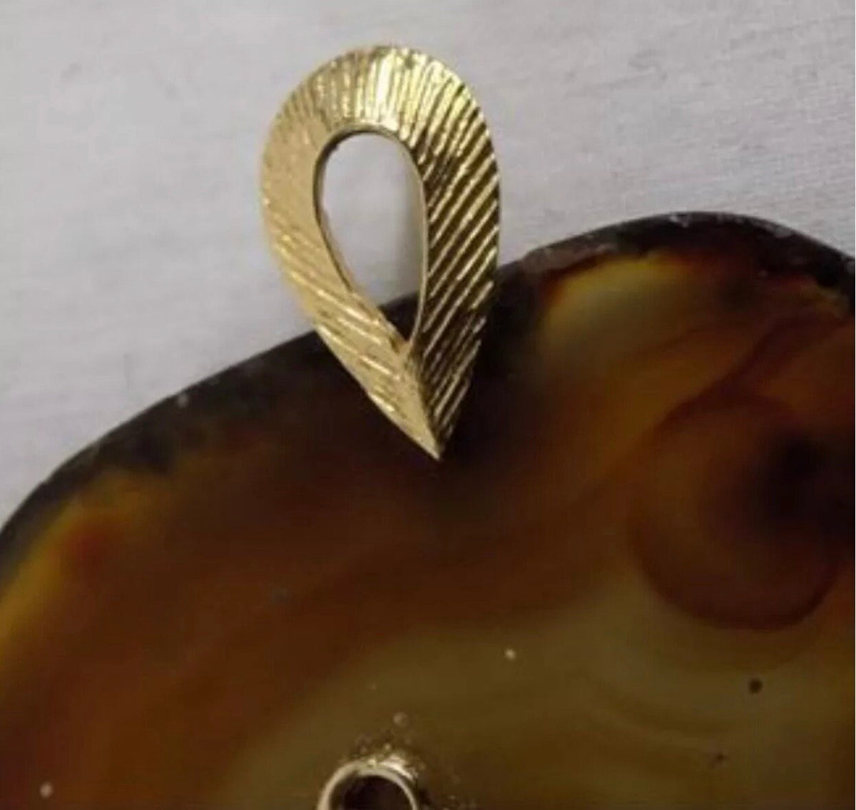 Vintage Zodiac Aries 14K Gold and Agate Pendant