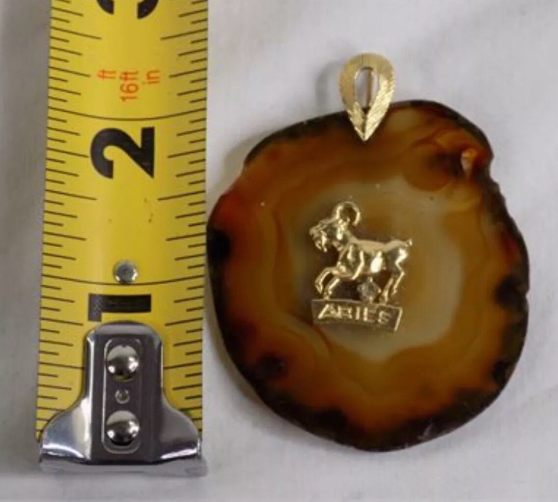 Vintage Zodiac Aries 14K Gold and Agate Pendant
