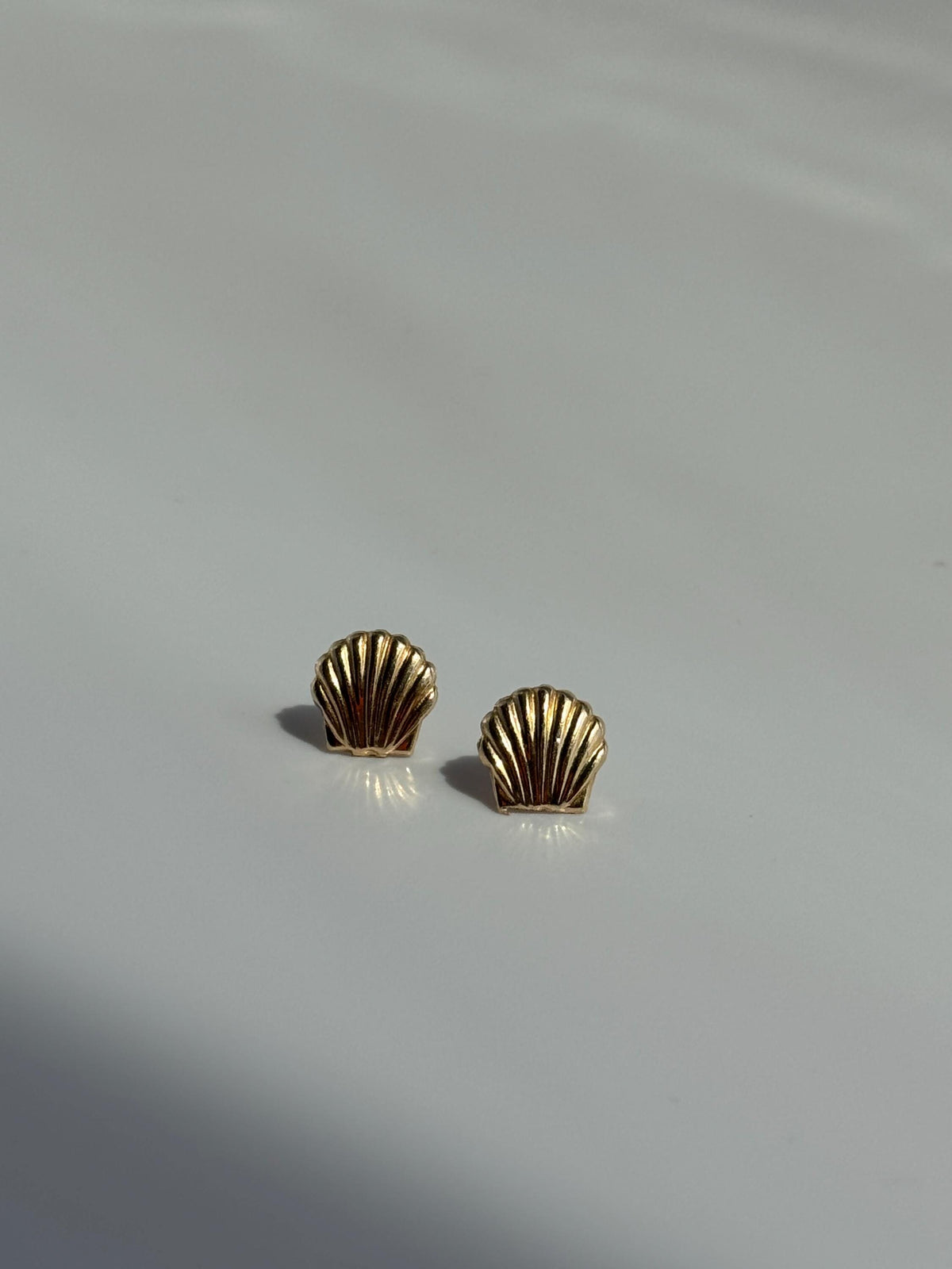 Vintage 14K Gold Seashell Stud Earrings Nautical