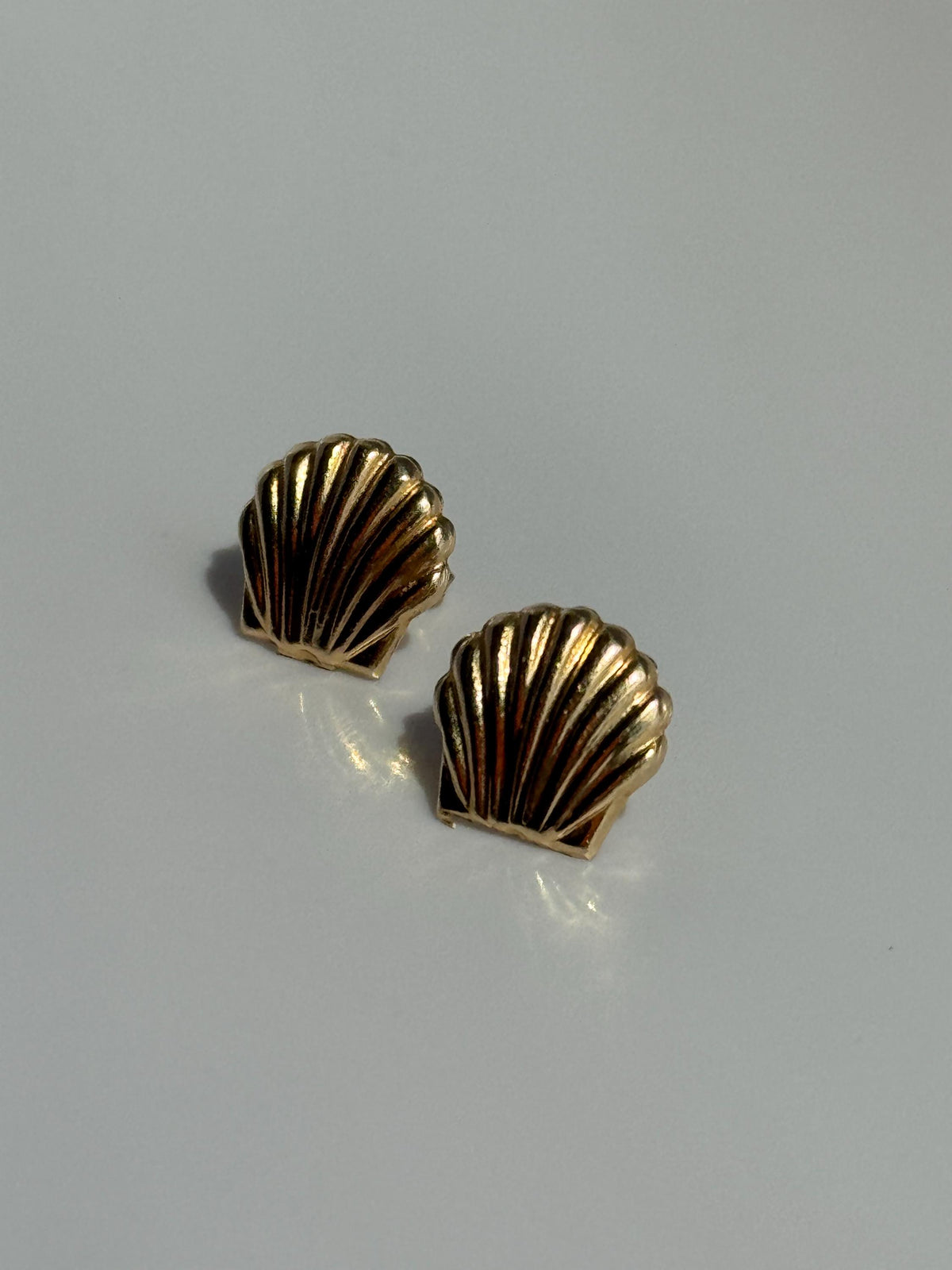 Vintage 14K Gold Seashell Stud Earrings Nautical