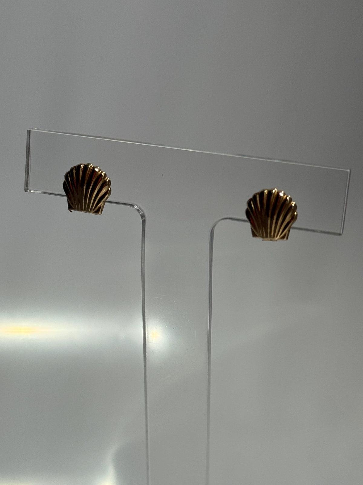 Vintage 14K Gold Seashell Stud Earrings Nautical