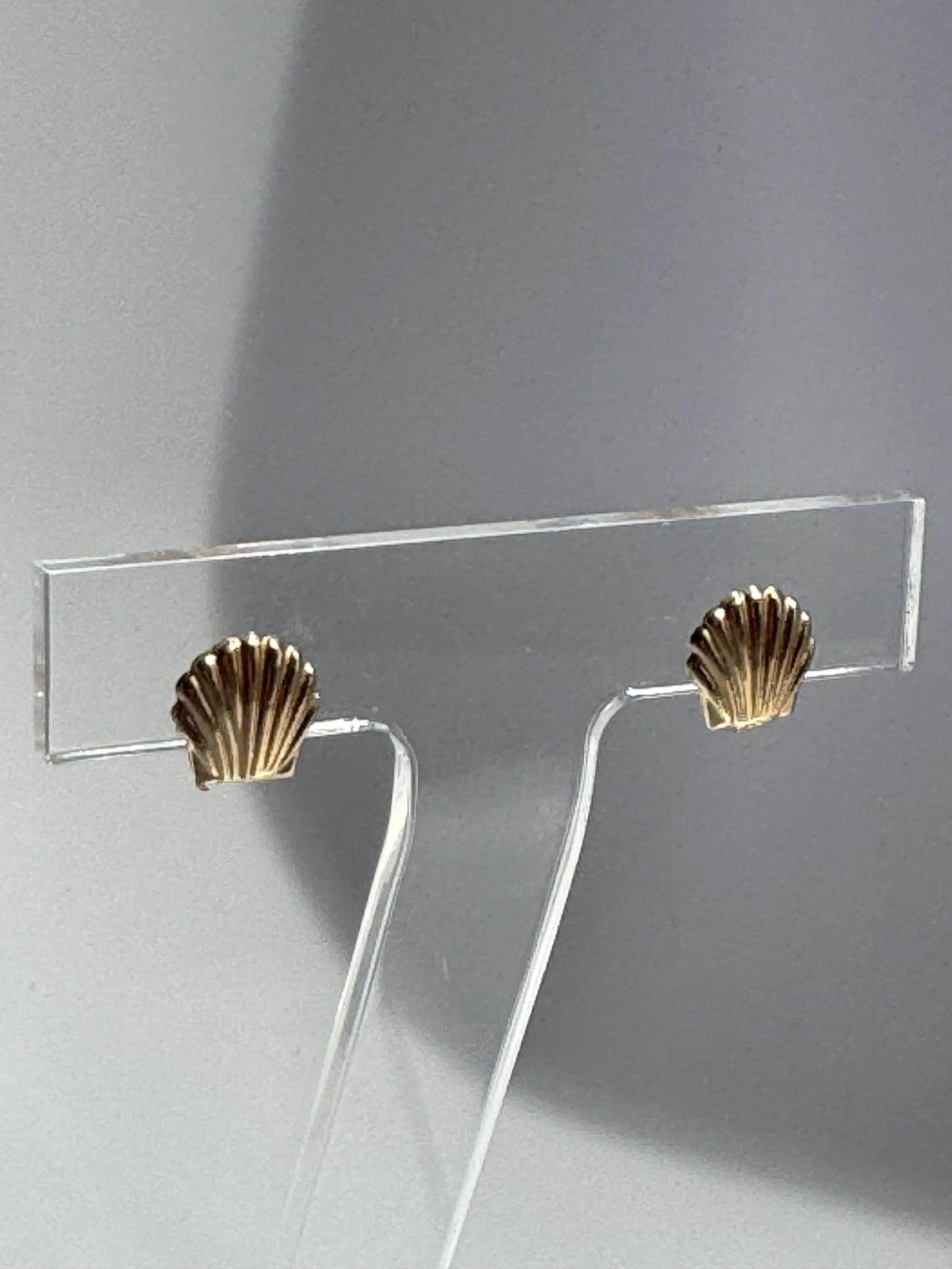 Vintage 14K Gold Seashell Stud Earrings Nautical