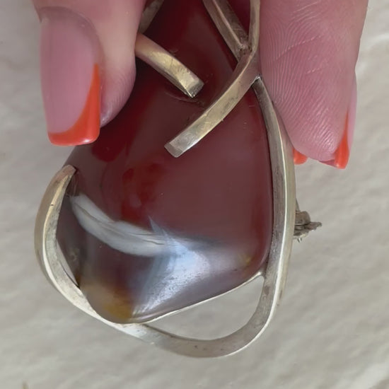 Estate vintage brutalist sterling silver brooch pin pendant with carnelian agate stone in abstract modernist design, dual-purpose jewelry measuring 61mm wide