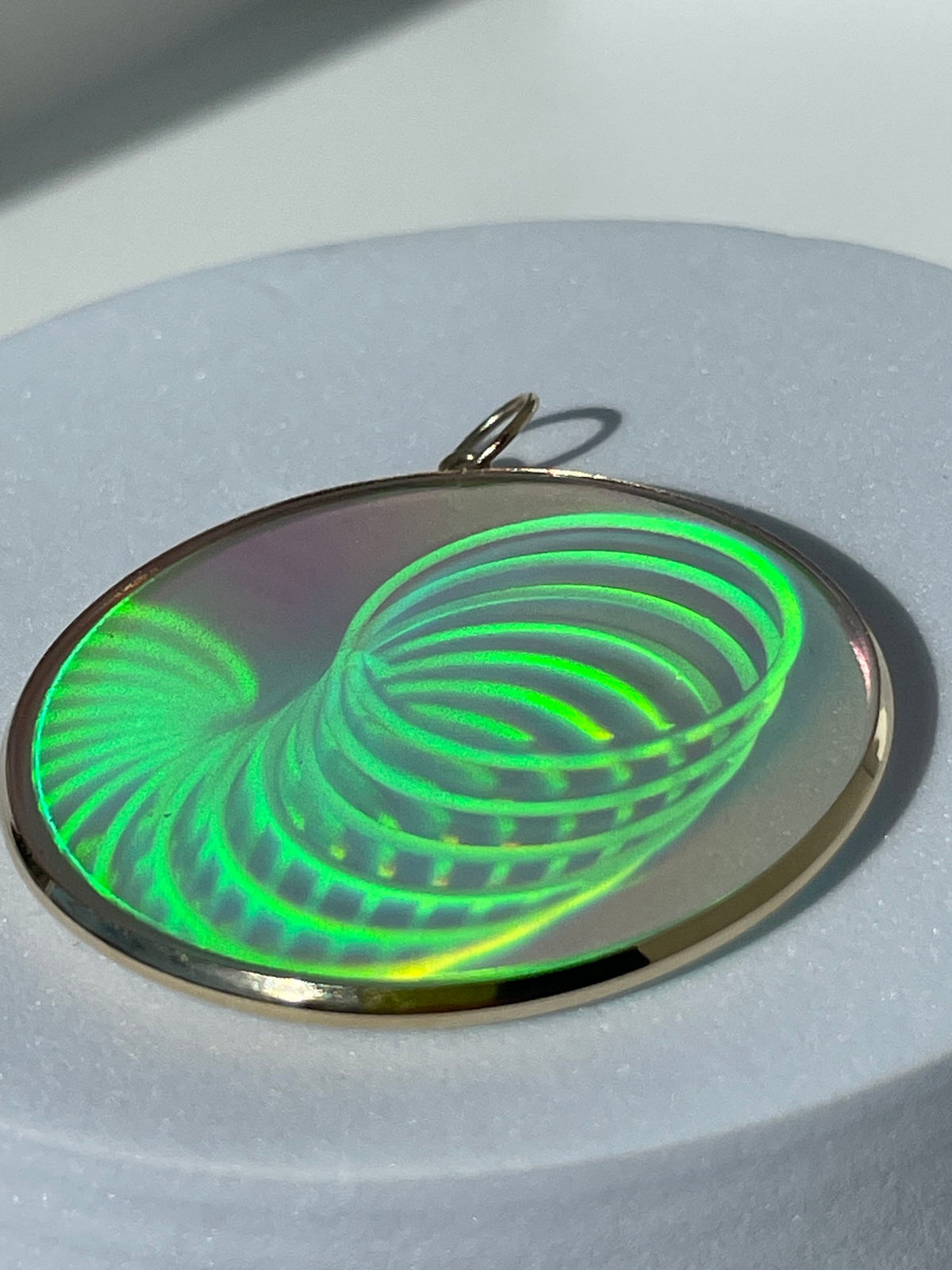 Vintage 9K Gold Slinky Hologram Pendant Novelty Y2K